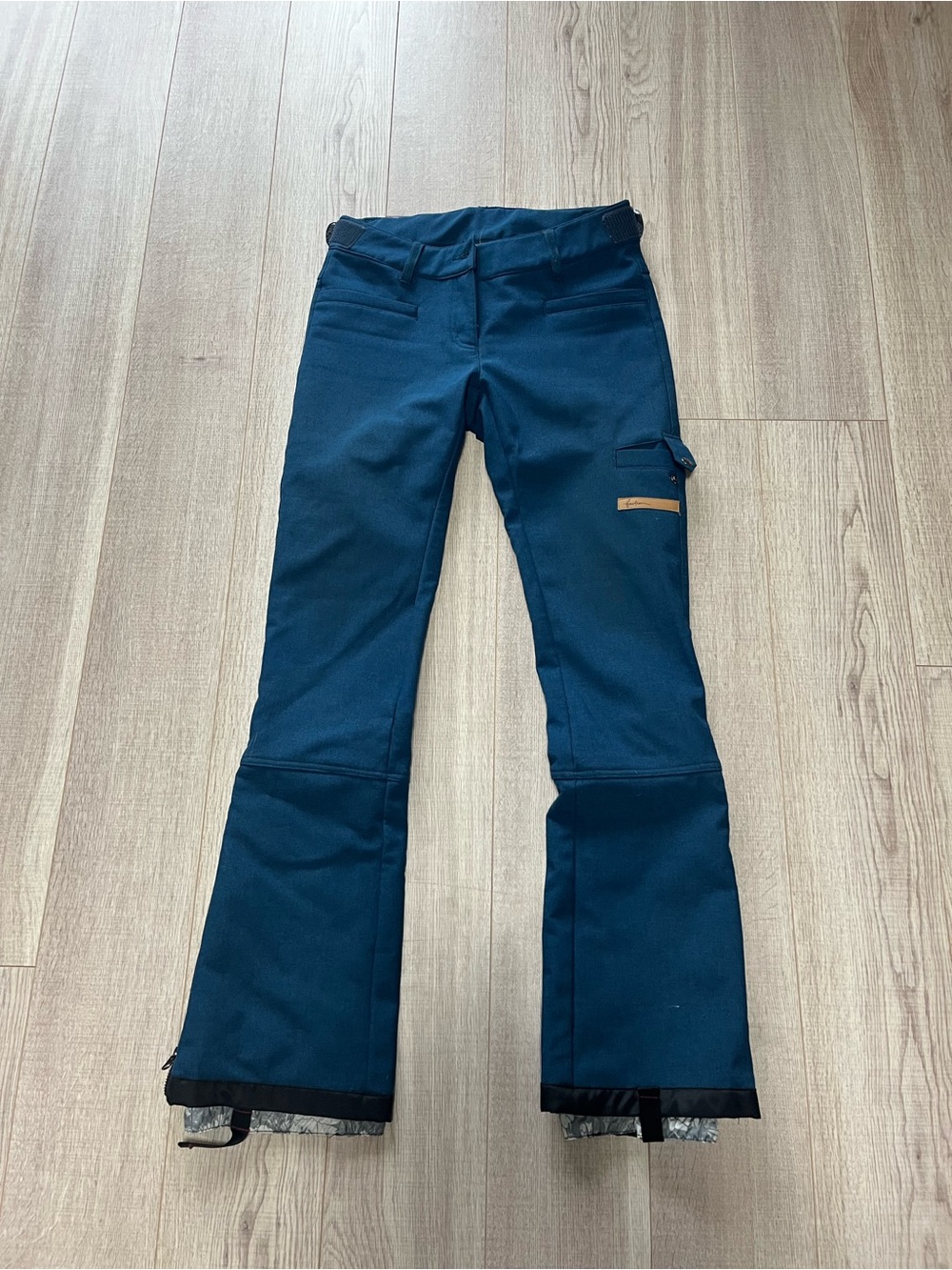 Women’s Teal Ski Pants with Cargo Pocket